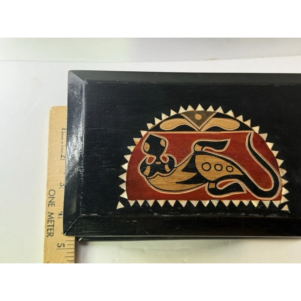 Vintage Straw Marquetry Wood Trinket Box Handcrafted Tribal Animal Inlay Keepsak